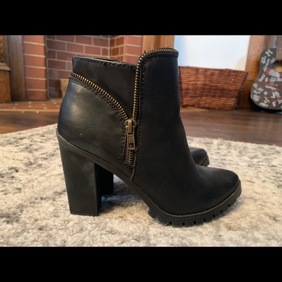 Black ankle booties - Picture 2 of 4